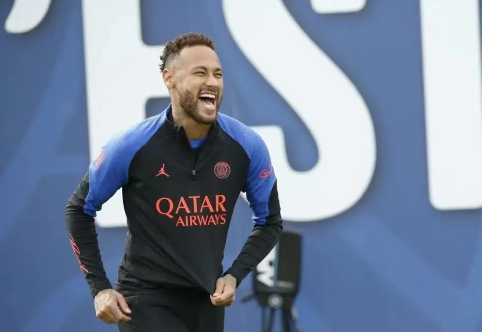 包含内马尔在TL比赛中重返赛场，出色发挥引发热议！赛场气氛高涨的词条